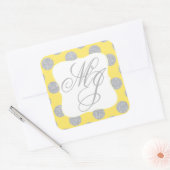 Silver Glitzer Dots Yellow Monogram Label Quadratischer Aufkleber (Umschlag)