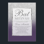SIlver Glitzer eleganter lila Chic Bat Mitzvah Einladung<br><div class="desc">Ein modernes,  hübsches und elegantes Imitat silberne Glitzer Dusche ombre mit lila Farbblock Bat Mitzvah Einladung mit silbernen Glitzer ombre Muster verblassen auf einem lila Hintergrund mit und eleganten Rahmen aus Gold Perfekt für eine Prinzessin Bat Mitzvah</div>