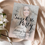 Silver Glitzer elegantes Foto Budget Sweet 16<br><div class="desc">Moderne,  hübsche,  schicke und elegante Imitate silberne Glitzer Dusche ombre mit Ihrem Foto mit pastellrot rosa Farbe Block Sweet 16 Geburtstagsfeier Einladung mit silberfarbenem Ober-Muster verblassen auf einem rosa Hintergrund ,  erschwinglich Low Budget Party .</div>