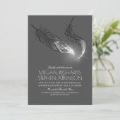 Silver Glitzer Feathers Elegante Moderne Hochzeit Einladung (Stehend Vorderseite)