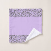 Silver Glitzer Feathers on Lavender Monogram Badhandtuch Set (Waschlappen)