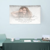 Silver Glitzer Foto Script 2024 Abschluss Banner (Messeveranstaltung)