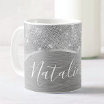 Silver Glitzer Glam Bling Personalisiert Metallic Kaffeetasse<br><div class="desc">Dieses silber gebürstete Metall und glamouröse Imitate Glitzer gemusterte Kaffee-Tasse mit Ihrem eigenen individuelle Name leicht personalisieren.</div>