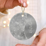 Silver Glitzer Glam Bling Personalisiert Metallic Keramik Ornament<br><div class="desc">Dieses silber gebürstete Metall und glamouröse Imitate Glitzer gemusterte Ornament mit Ihrem eigenen individuelle Name leicht personalisieren.</div>