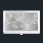 Silver Glitzer Glam Bling Personalisiert Metallic Visitenkarten Dose<br><div class="desc">Dieses silber gebürstete Metall und glamouröse Imitate Glitzer gemustert Visitenkartenhalter mit Ihrem eigenen individuelle Name leicht personalisieren.</div>