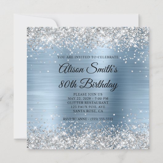 Silver Glitzer Light Blue Monogram 80. Geburtstag Einladung (Vorderseite)