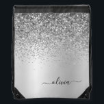 Silver Glitzer Metal Monogram Name Girl Sportbeutel<br><div class="desc">Silber Imitate Foil Metallic Sparkle Glitzer gebürstete Metal Monogram Name Drawstring Bag. Das macht den perfekten Abschluss,  süßen 16 Geburtstag,  Hochzeit,  Brautparty,  Jubiläum,  Babydusche oder Junggeselinnen-Abschied Geschenk für jemanden,  die Lieben glamourösen Luxus und schicke Stile.</div>