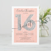 Silver Glitzer Script Peach Sweet 16 Foto Einladung (Stehend Vorderseite)