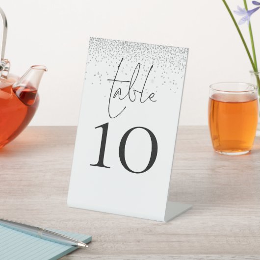 Silver Glitzer Script Wedding Tischnummer Sockelschild (In SItu)