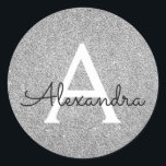 Silver Glitzer & Sparkle Monogram Birthday Runder Aufkleber<br><div class="desc">Silberne Imitate Glitzer und Sparkle Elegant Geburtstag,  Brautparty,  Hochzeit,  Jubiläum oder Junggeselinnen-Abschied Umschlag Aufkleber Sticker. Diese Geburtstagsparty-Sticker können auf Ihren Anfangs- und Vornamen angepasst werden.</div>