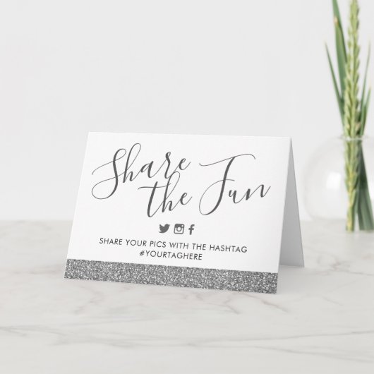 Silver Glitzer Wedding Party Hashtag Sign Table Karte (Vorderseite)