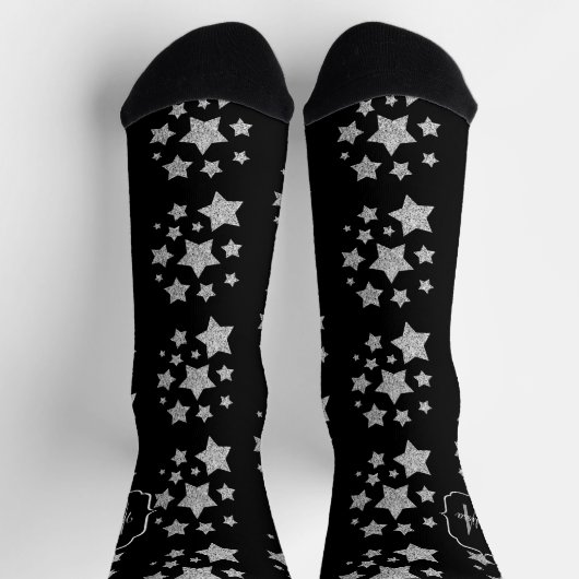 Silver Glitzern Stars schwarzes Monogramm Socken (Oben)