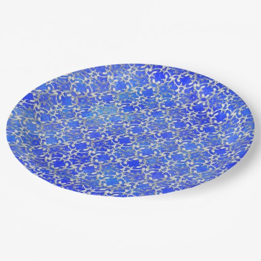 Silver Gray Blue Dancing Scrolls Muster Pappteller (Schrägansicht)