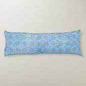 Silver Gray Blue Dancing Scrolls Muster Seitenschläferkissen (Rückseite)