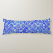 Silver Gray Blue Dancing Scrolls Muster Seitenschläferkissen (Vorderseite)