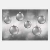 Silver Gray Christmas Baubles on Gray Bokeh Geschenkpapier Set (Vorderseite)
