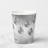Silver Gray Christmas Baubles on Gray Bokeh Pappbecher (Links)