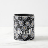 Silver Gray Daisies on Black Customizable Tasse (Zentrum)