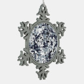 Silver Gray Digital Camouflage Schneeflocken Zinn-Ornament (Links)
