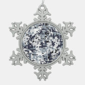 Silver Gray Digital Camouflage Schneeflocken Zinn-Ornament (Vorderseite)