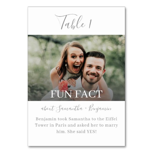 Silver Gray Script Fun Facts Foto Wedding Tischnummer (Rückseite)
