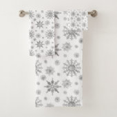 Silver Gray Snowflakes Pattern Badhandtuch Set (Insitu)