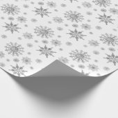 Silver Gray Snowflakes Pattern Geschenkpapier (Ecke)