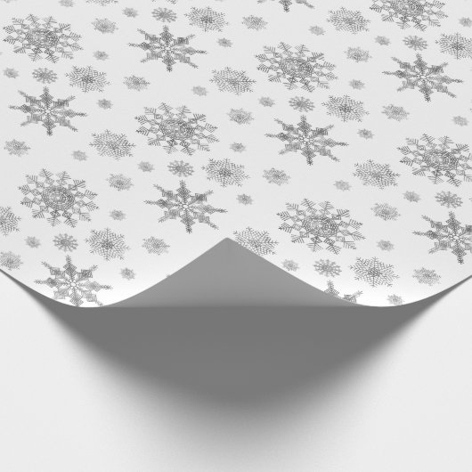 Silver Gray Snowflakes Pattern Geschenkpapier (Ecke)