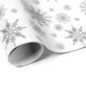 Silver Gray Snowflakes Pattern Geschenkpapier (Rolleneckpunkt)