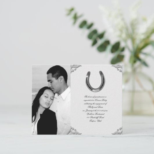 Silver Horseshoe Hochzeit Verlobung Einladung (Stehend Vorderseite)