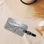 Silver Imitate Glitzer Glam Bling Personalisiert M Gepäckanhänger<br><div class="desc">Dieses Design kann in dem Bereich personalisiert werden, der durch das Ändern des Fotos und/oder Textes zur Verfügung gestellt wird. Sie können auch angepasst werden, indem Sie auf Vorlage personalisieren klicken und dann auf die Schaltfläche klicken, um weitere Optionen anzupassen, um die Hintergrundfarbe zu löschen oder zu ändern, Text hinzuzufügen,...</div>