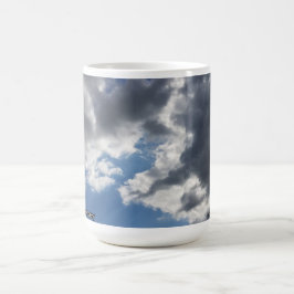 "Silver in the Sky" Wolken auf einem Kaffeetasse