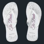 Silver Lace Cassis Lila die Braut White Wedding Badesandalen<br><div class="desc">Tanzen Sie die Nacht mit diesen schönen Hochzeitsflip-Flops. Sie sind für die Braut konzipiert und zeichnen sich durch ein schlichtes und dennoch elegantes Design aus, das mit lila, magentafarbenen oder beerfarbenen Schriftzeichen auf weißem Hintergrund und extravaganten silbergrauen Spitzen-Stielen und Wirbel versehen ist. Eine schöne Art, extravagant und angemessen bleibe, während...</div>