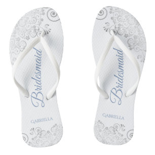 Silver Lace & Dusty Blue Script Bridesmaid Wedding Badesandalen