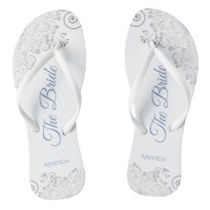 Silver Lace & Dusty Blue Script The Bride Wedding Badesandalen