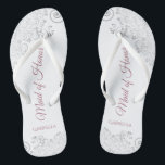 Silver Lace & Dusty Rose Trauzeugin Wedding Badesandalen<br><div class="desc">Diese wunderschönen Hochzeitskippen sind eine großartige Möglichkeit, Ihre Trauzeugin zu danken und zu erkennen, während sie gleichzeitig ihre Füße rette. Das elegante Design mit silbergrauer Spitze auf weißem Hintergrund und extravaganter, staubiger Rose oder violett rosa Schriftzeichen. Der Test liest Trauzeugin mit ihrem Namen unten. Ein guter Weg, ihr zu danken,...</div>