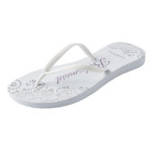 Silver Lace & Lavender Script Bridesmaid Wedding Badesandalen (Schrägansicht)