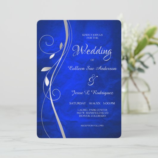 Silver Leaf Swirl Bright Blue Wedding Einladung (Stehend Vorderseite)