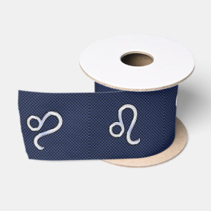 Silver Leo Symbol auf Navy Blue Carbon Fibre Print Satinband