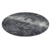 Silver Leo Zodiac Sign in Grunge Distressed Style Schneidebrett (Ecke)