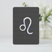 Silver Leo Zodiac Symbol auf Carbon Fibre Print (Stehend Vorderseite)