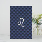 Silver Leo Zodiac Symbol Navy Carbon Fibre Print Briefpapier (Stehend Vorderseite)