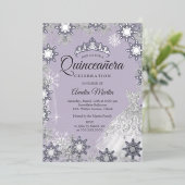 Silver Lila Winter Snowflake Quinceanera Folieneinladung (Stehend vorne)