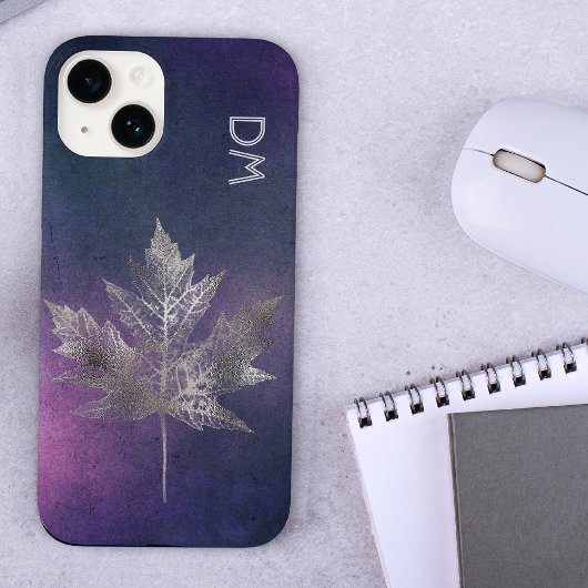 Silver Maple Leaf auf rosa Lila Monogramm Case-Mate iPhone Hülle