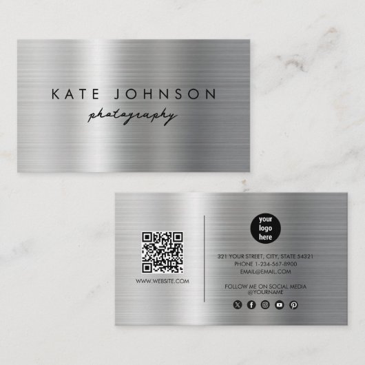 Silver Metal Modernes Script QR Code Social Media Visitenkarte (Vorne/Hinten)