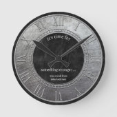 Silver Metallic Black Imitats Leather Runde Wanduhr (Vorderseite)