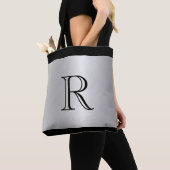 Silver Metallic Looking Background mit Monogram Tasche (Von Nahem)