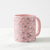 Silver Metallic Textured Stars on Peach Pink Tasse (VorderseiteRechts)