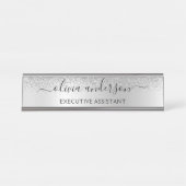 Silver Monogram Glitzer Sparkle Girly Script Schreibtischnamensplakette (Vorderseite )