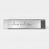 Silver Monogram Glitzer Sparkle Girly Script Schreibtischnamensplakette (Vorderseite )